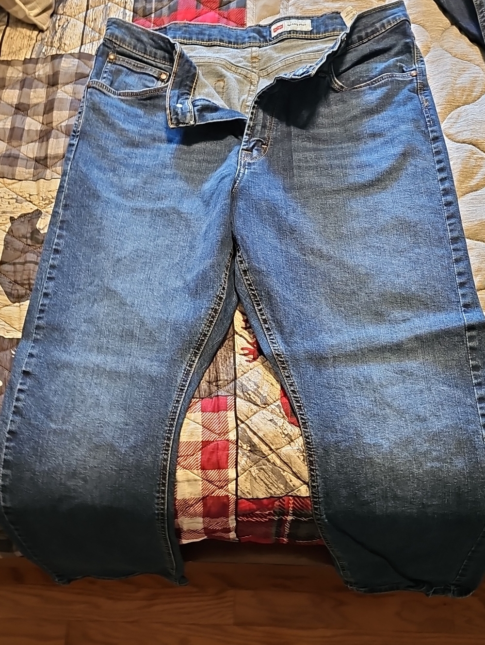 Wrangler Men's Dark Blue Relaxed Fit Jeans